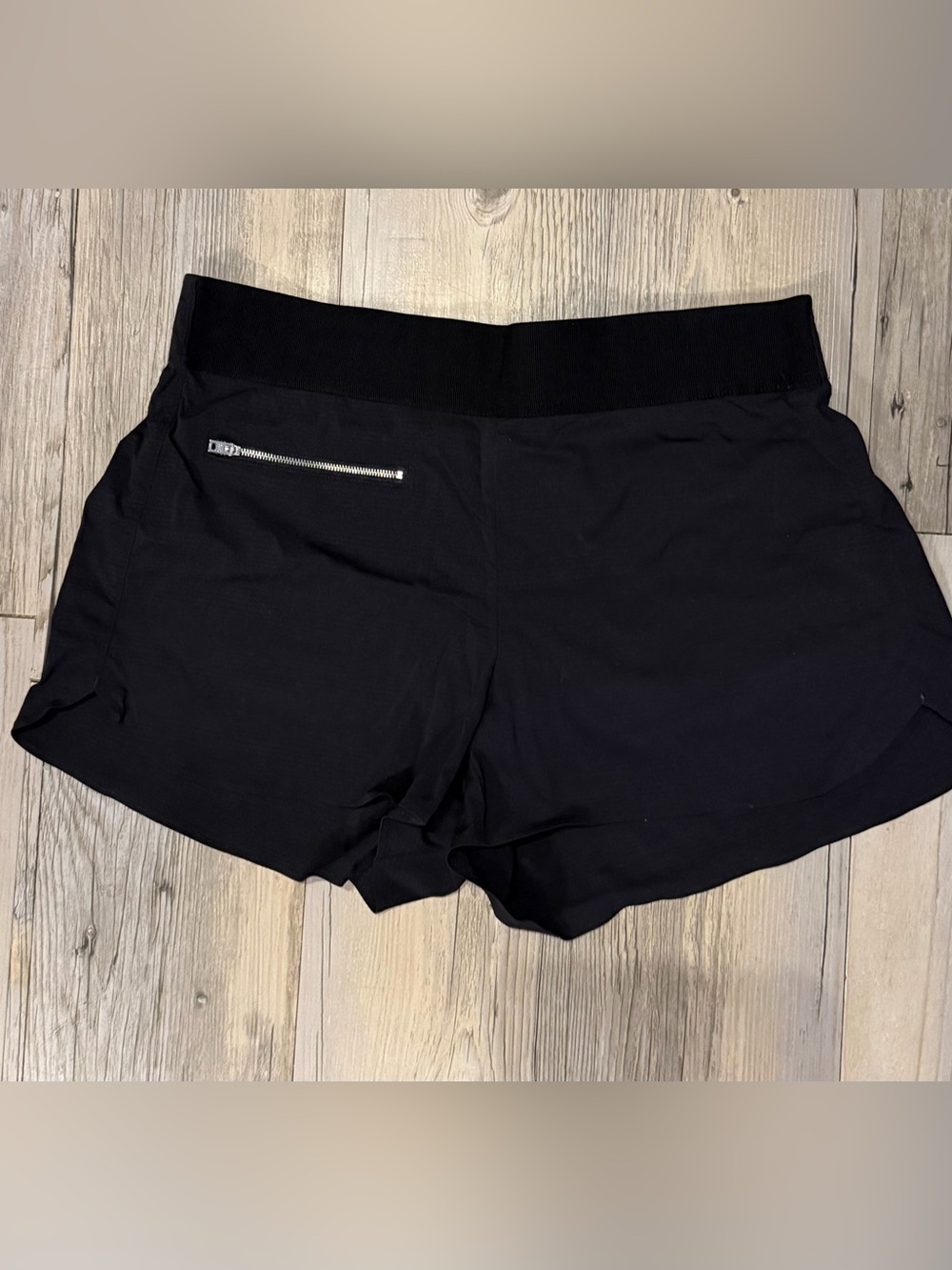 Athleta Women’s Black Mod Trekkie Shorts size 8